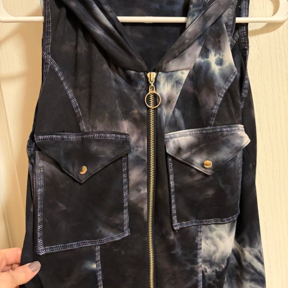 LIKE NEW! Women's Autumn Teneyl Tie Dye Sleeveless Jumpsuit - MEDIUM - Picture 3 of 11